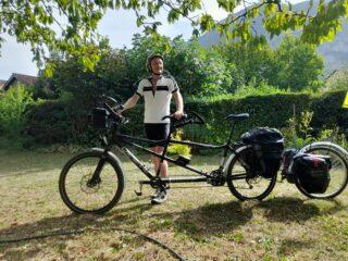 Yves, son tandem et sa remorque