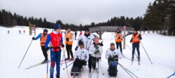 groupe de skieurs dont 3 lugeurs au départ de Gève