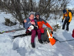 le sourire de Christine malgré sa côte félée