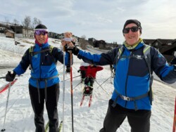 avec Anne et Gérard la mascotte avec Anne et Gérard